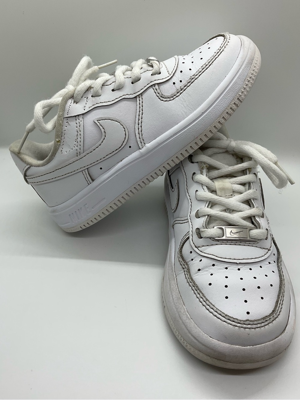 🦊  KIDS YOUTH WHITE NIKE AIR FORCE 1 LOW LACE BOYS GIRLS SIZE 11C
